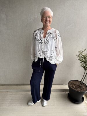 Flower blouse donkerblauw