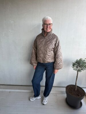 Taupe gewatteerde jas